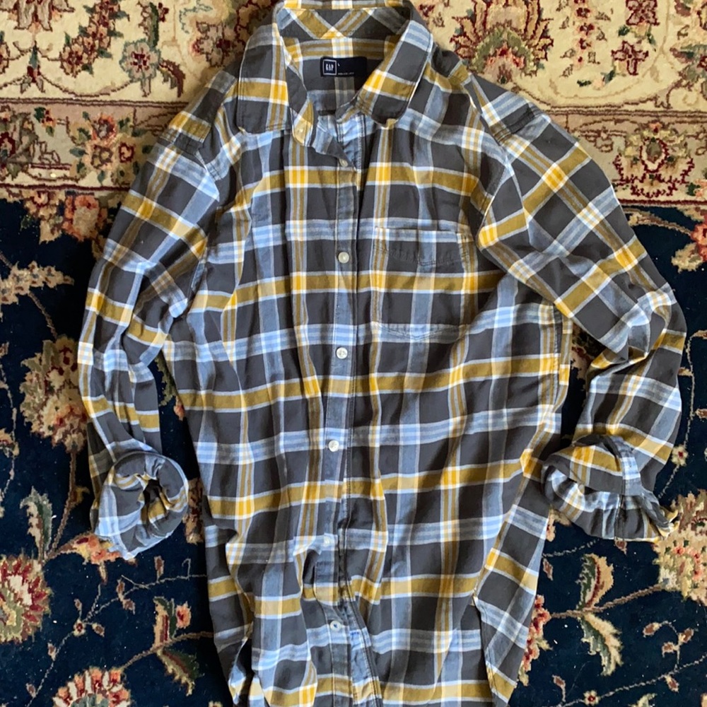 Women’s gap button down shirt